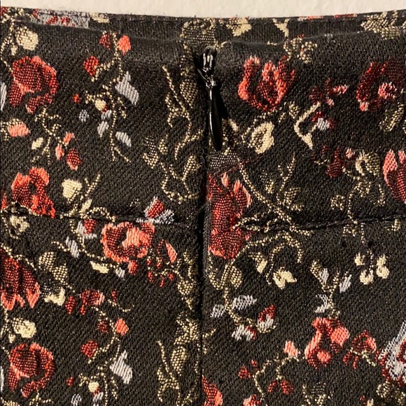 Kookai/ Kookaï | Black Floral Skirt | ✨ POCKETS ✨ - Picture 4 of 8